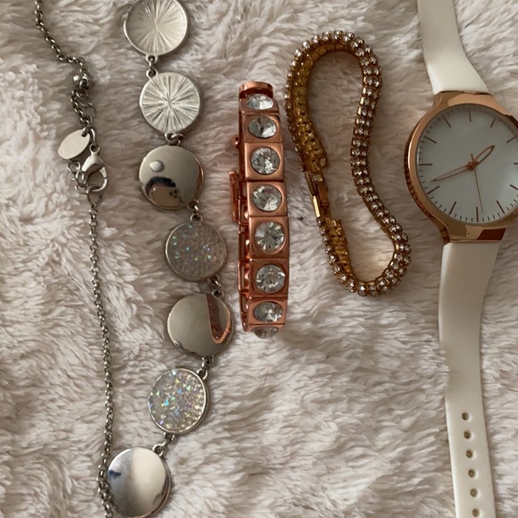 Assorted Jewelry - Picture 2 of 3